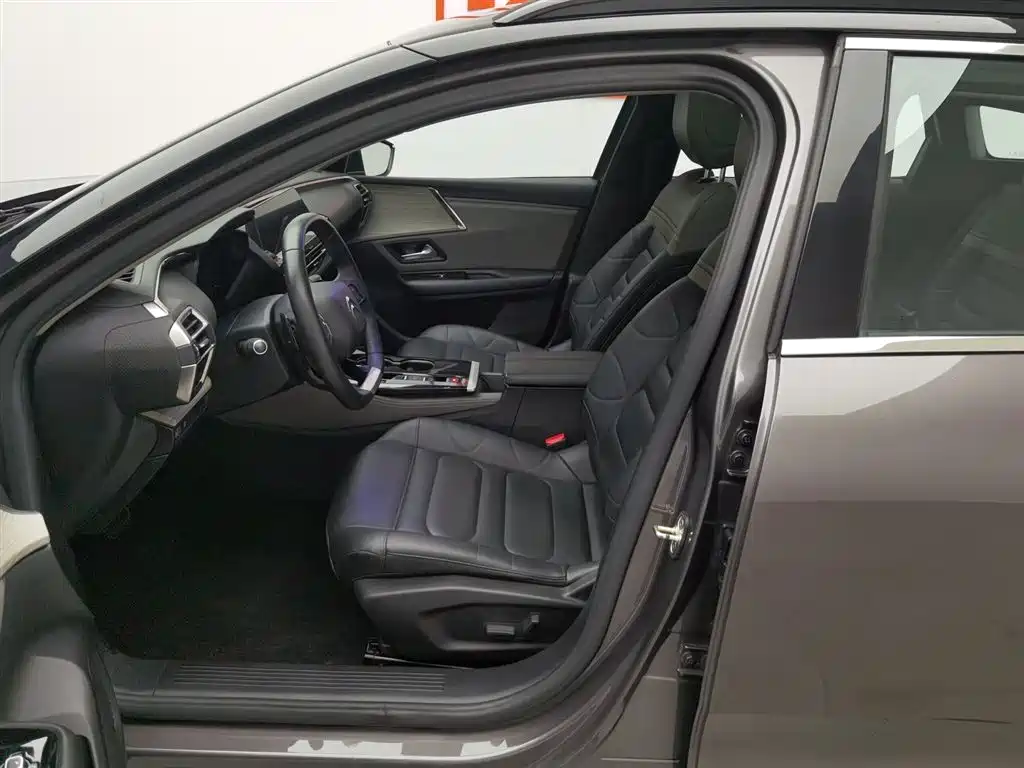 Versailles C5 X 2021 model 1.6T enjoy extraordinary