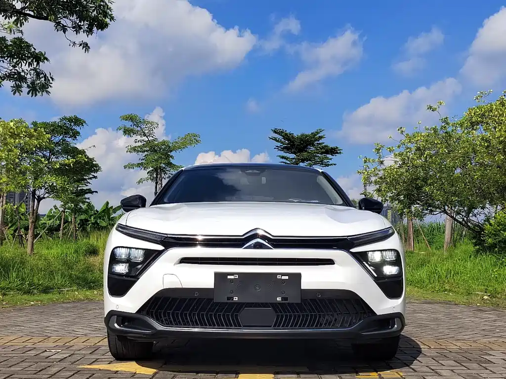 Versailles C5 X 2022 model 1.6T enjoy the extraordinary Year of the Tiger Opening Red Version