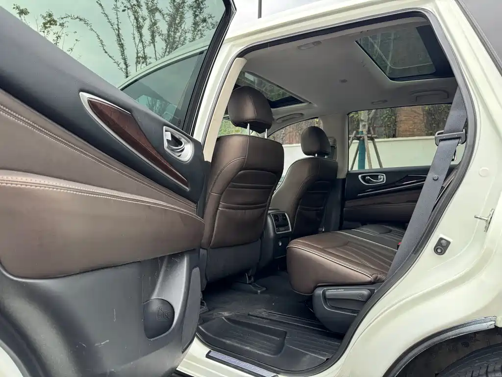 Infiniti QX60 (imported) 2020 2.5S/C Hybrid Two-wheel drive Excellent version