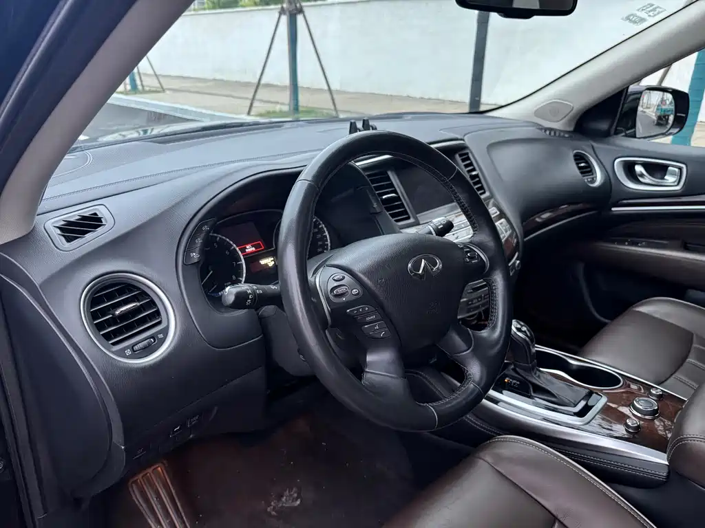 Infiniti QX60 (imported) 2020 2.5S/C Hybrid Two-wheel drive Excellent version