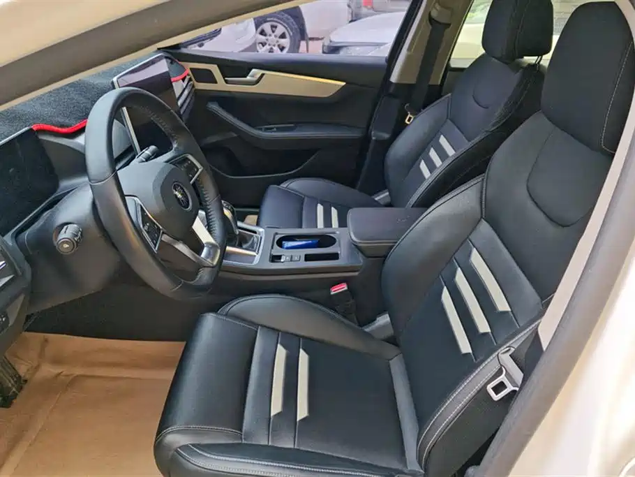 Qin Pro 2019 Super Version 1.5 TI Automatic Zhilian Fengxiang Type Country VI