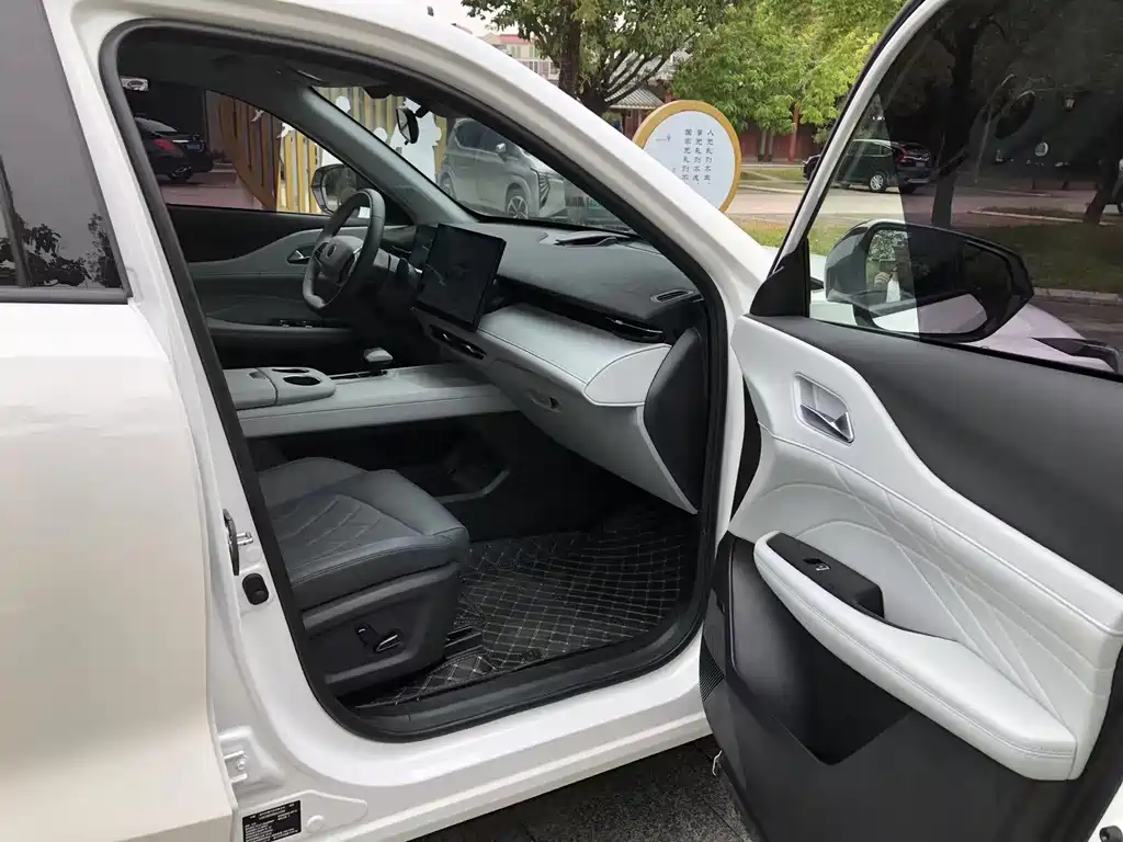 Changan UNI-Z New Energy 2024 Blue Whale Smart iDD 125km Transcendent Type