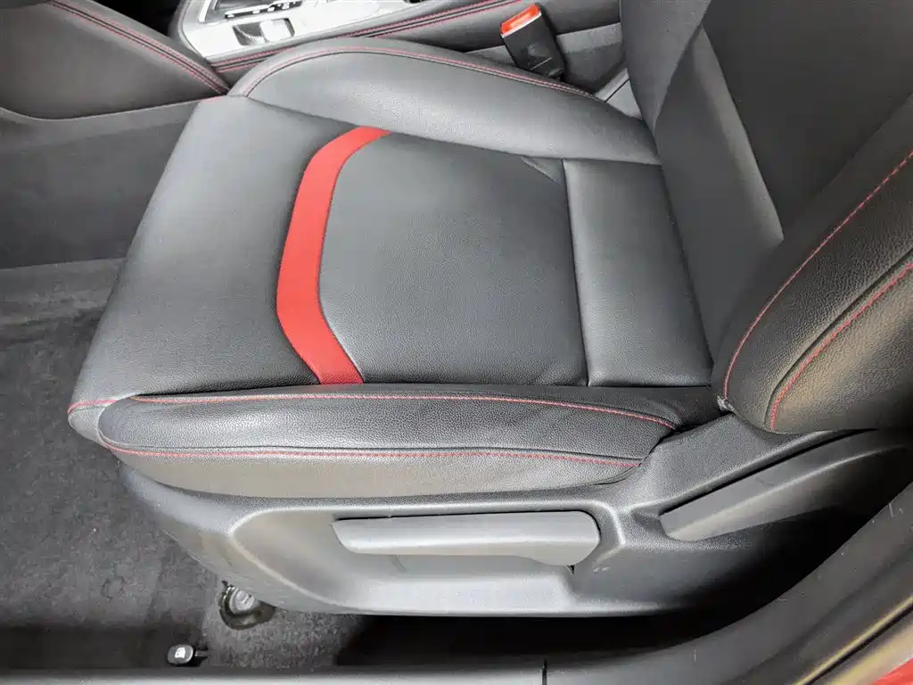 Changan CS55 2019 1.5T automatic dazzling color type country VI