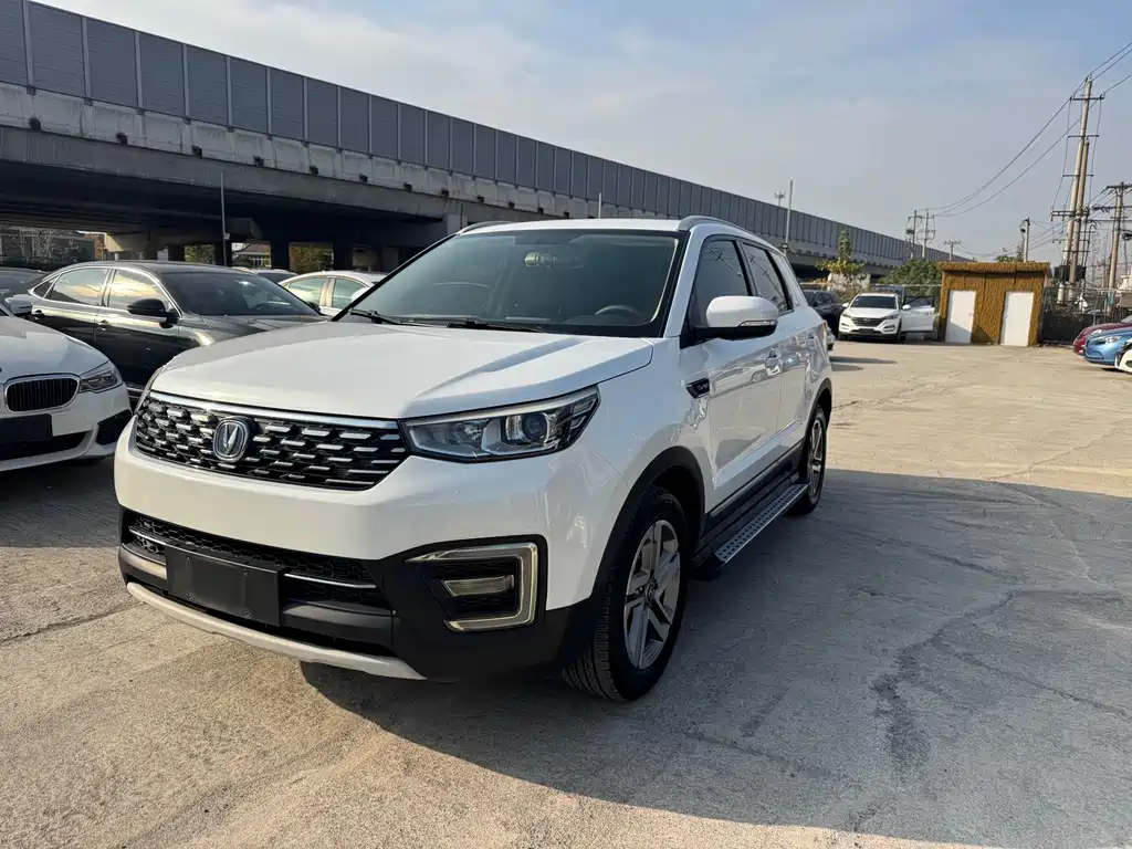 Changan CS55 2019 1.5T automatic dazzling color type country VI