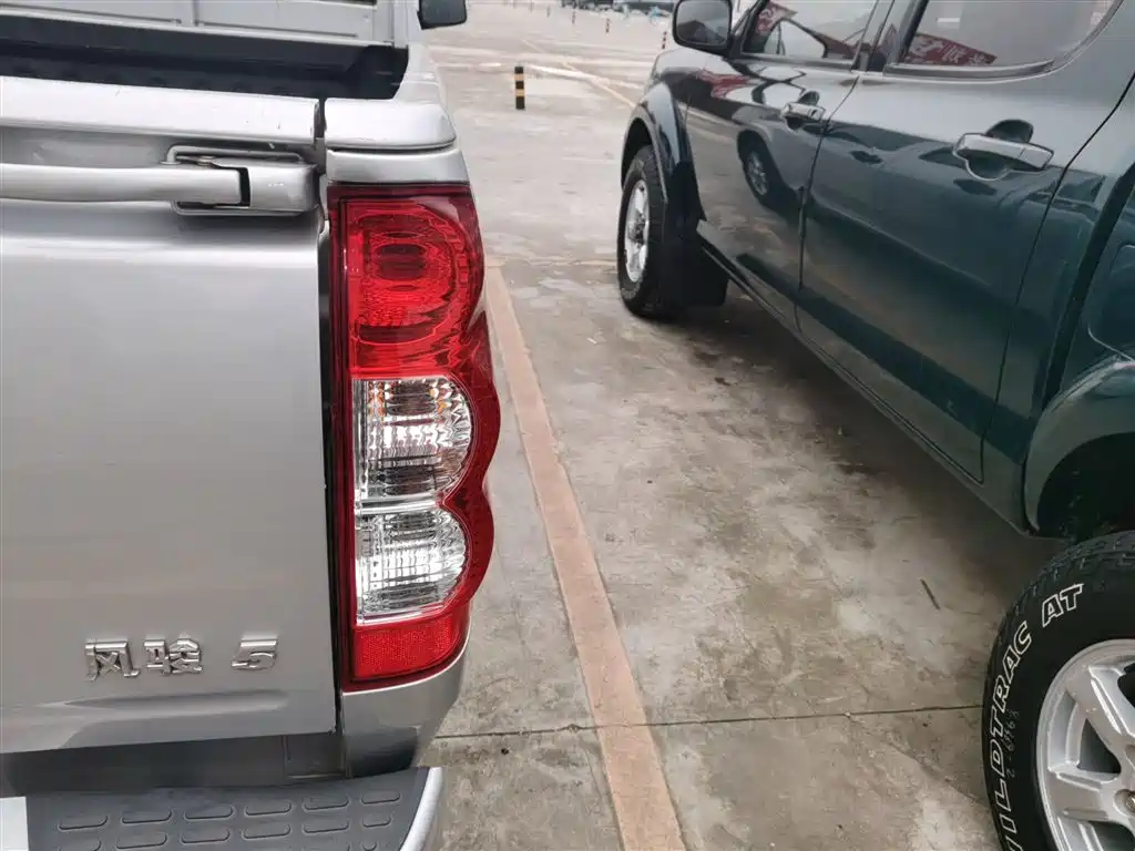 Fengjun 5 2021 1.5T two-wheel drive dry rice version value-for-money 1820mm cargo box GW4G15K