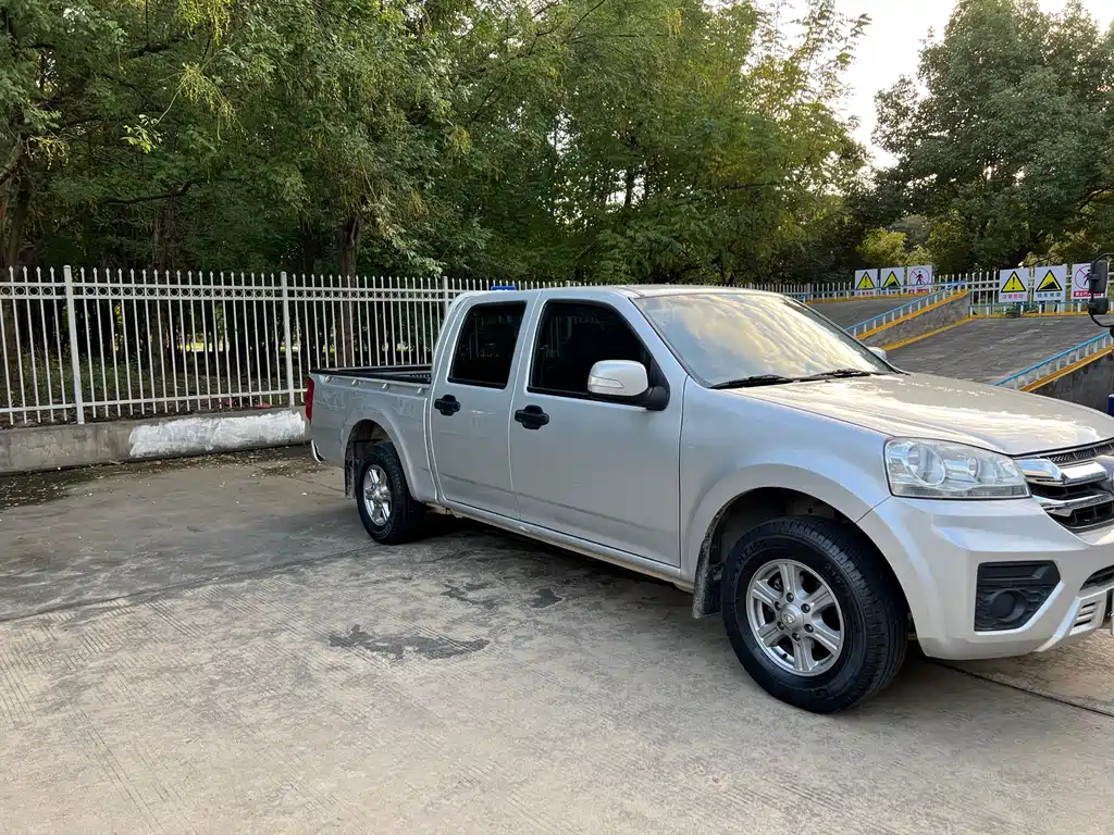 Fengjun 5 2021 1.5T two-wheel drive dry rice version elite 1820mm cargo box GW4G15K