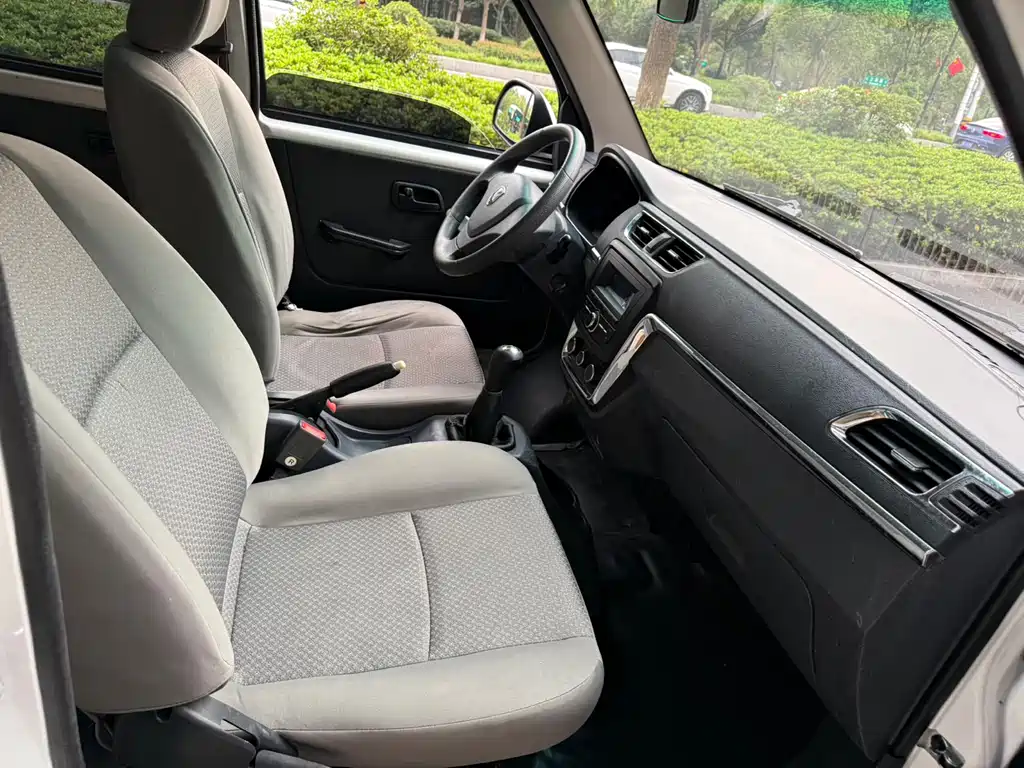 Little Sea Lion X30 2022 1.5L business central air-conditioned version of the passenger car country VI SWC15M