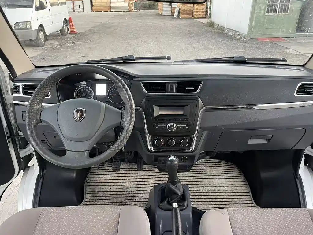 Little Sea Lion X30 2021 1.5L exclusive aluminum wheel two-color central air-conditioning MP5 version passenger car country VI SWC15M