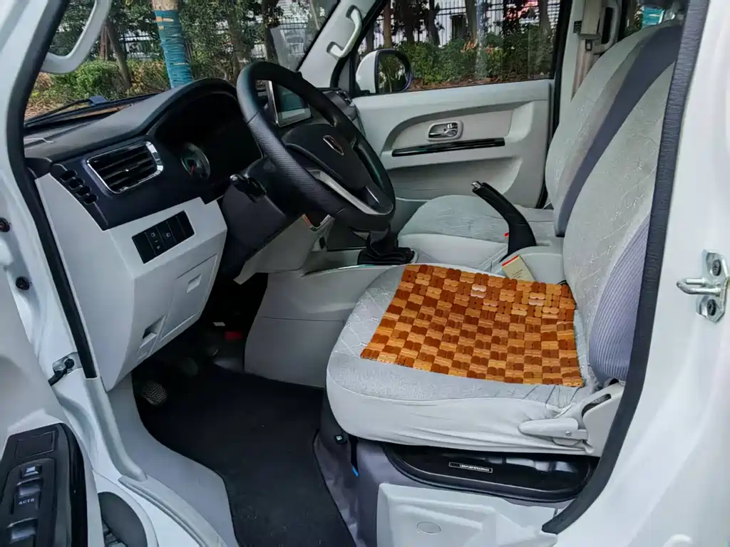 New Sea Lion S 2023 1.5L Fortune Edition bus 5/6/7 seat central air-conditioning version SWC15M