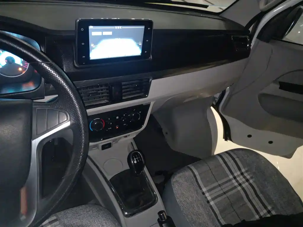 New Sea Lion S 2023 1.5L Fortune Edition bus 5/6/7 seat central air-conditioning version SWC15M