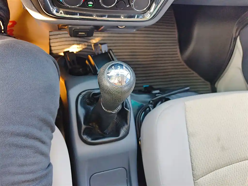 Little Sea Lion X30 2023 1.5L Fortune bus 5/6/7 seat air-conditioned version SWC15M