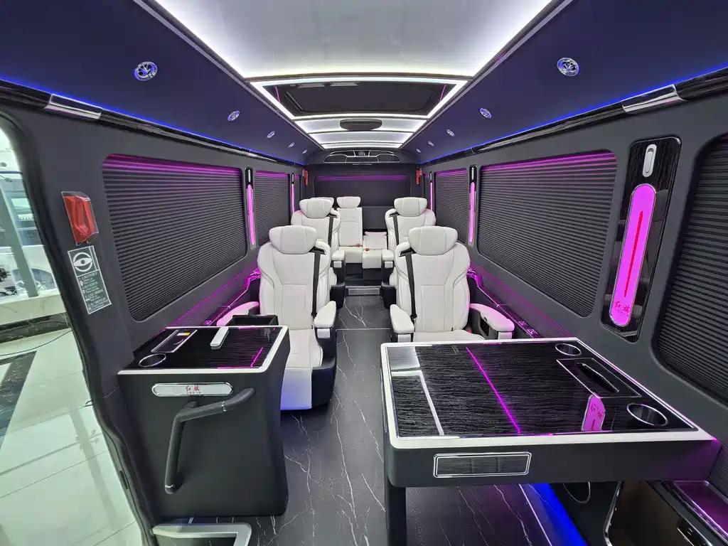 Hongqi Guoyue 2024 Model 3.0T Ultimate Edition 17 Seats