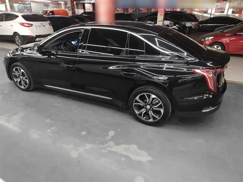 Hongqi E-QM5 2023 Basic Travel Version