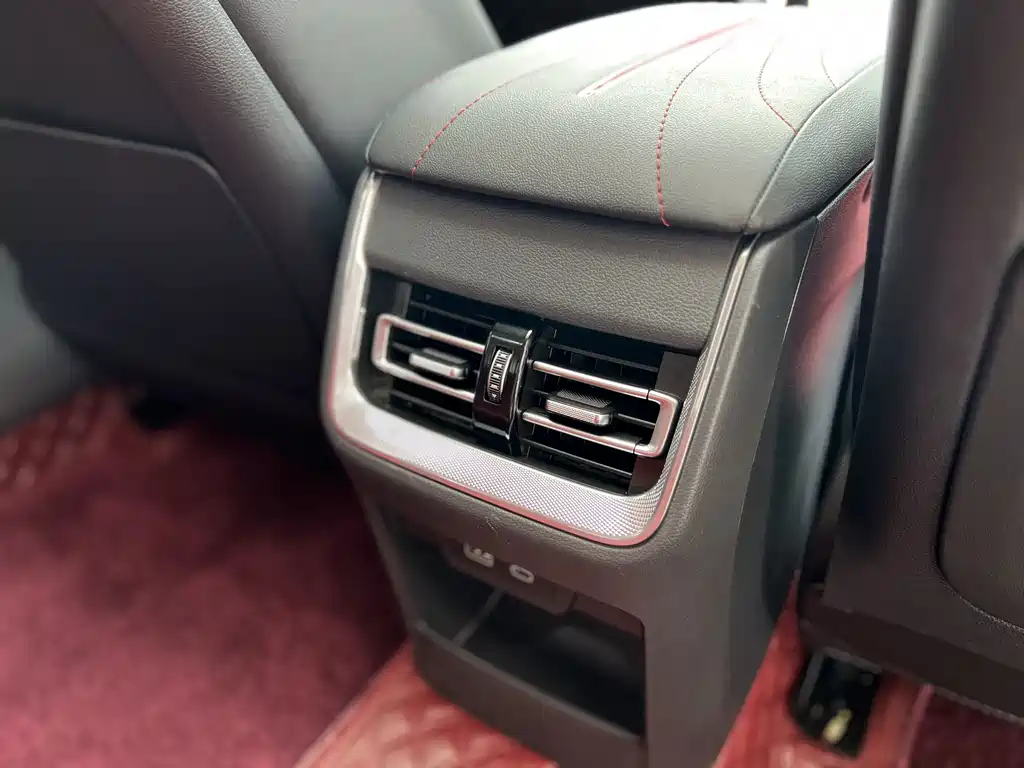 Hongqi H6 2025 model 2.0T to the United States version