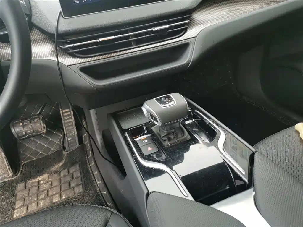 Hongqi E-QM5 2023 model facelift Basic Travel Version