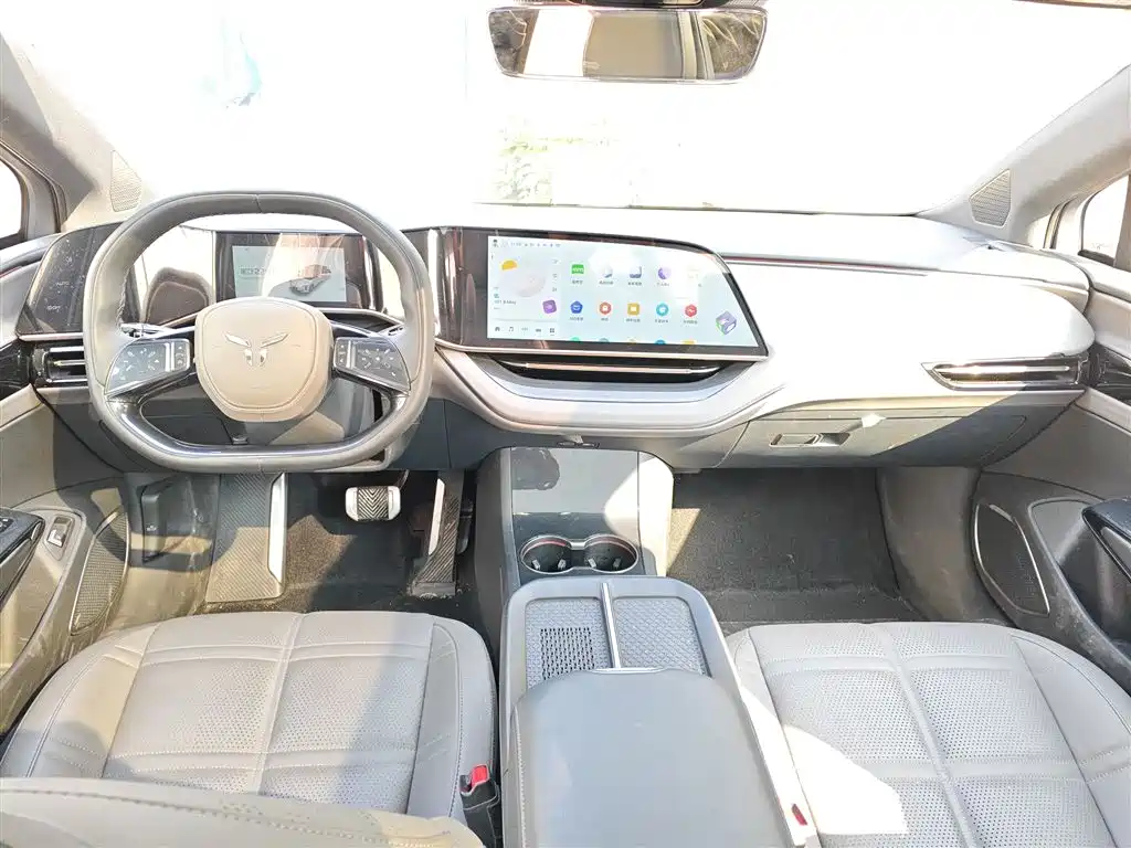 Hongqi EH7 2024 model 690 Pro