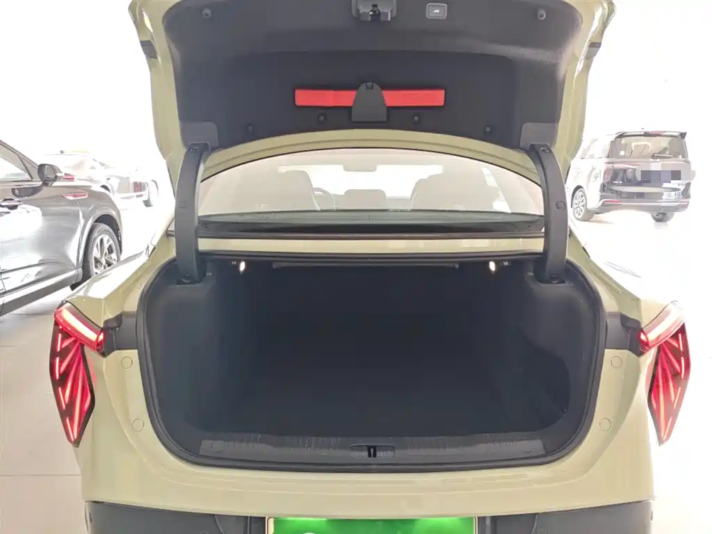 Hongqi EH7 2024 model 690 Pro