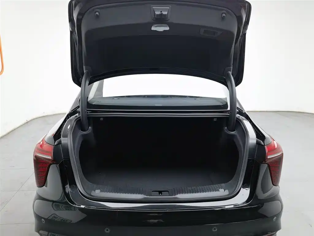 Hongqi H5 PHEV 2025 Model 130 Super Hybrid Version