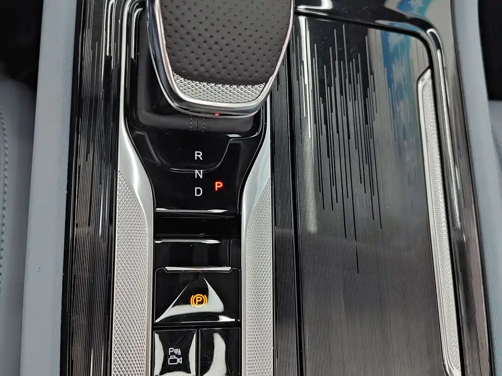 Hongqi H5 PHEV 2025 Model 170 Super Hybrid Version