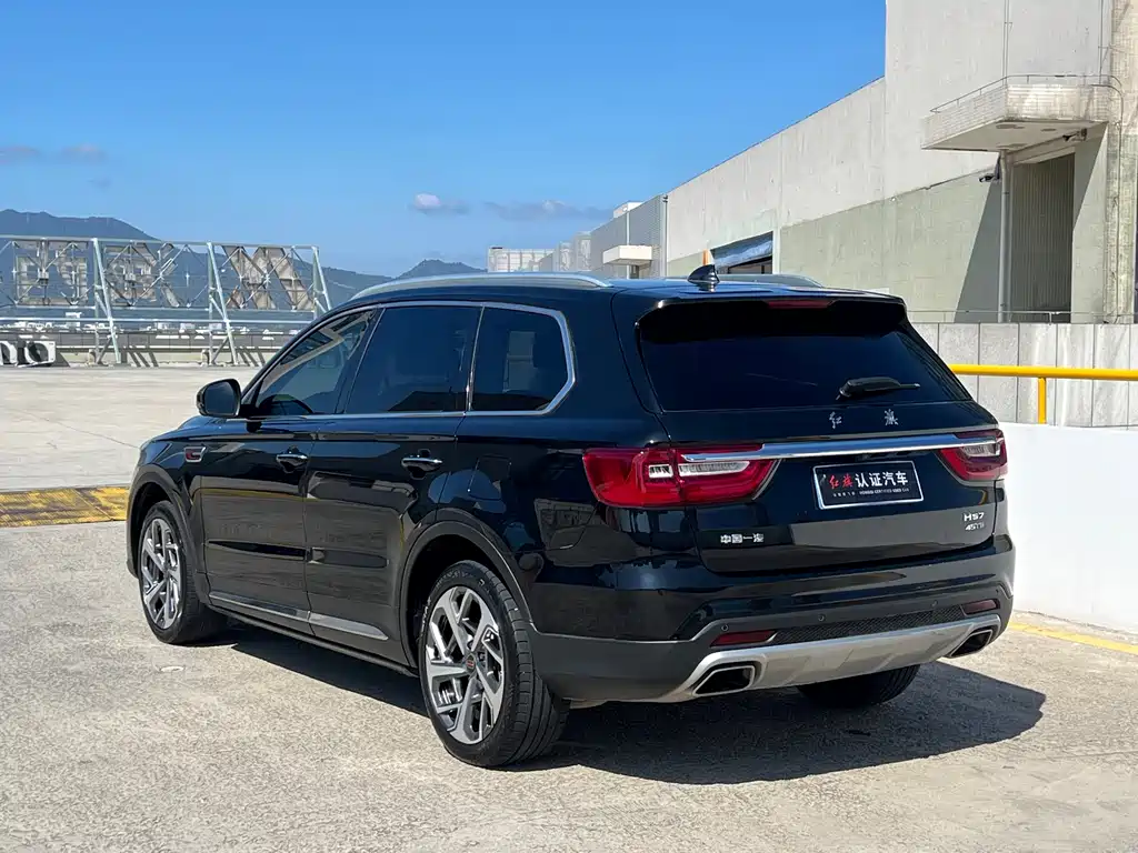 Hongqi HS7 2022 2.0T DCT two-wheel drive Zhilian Qichang edition five-seater