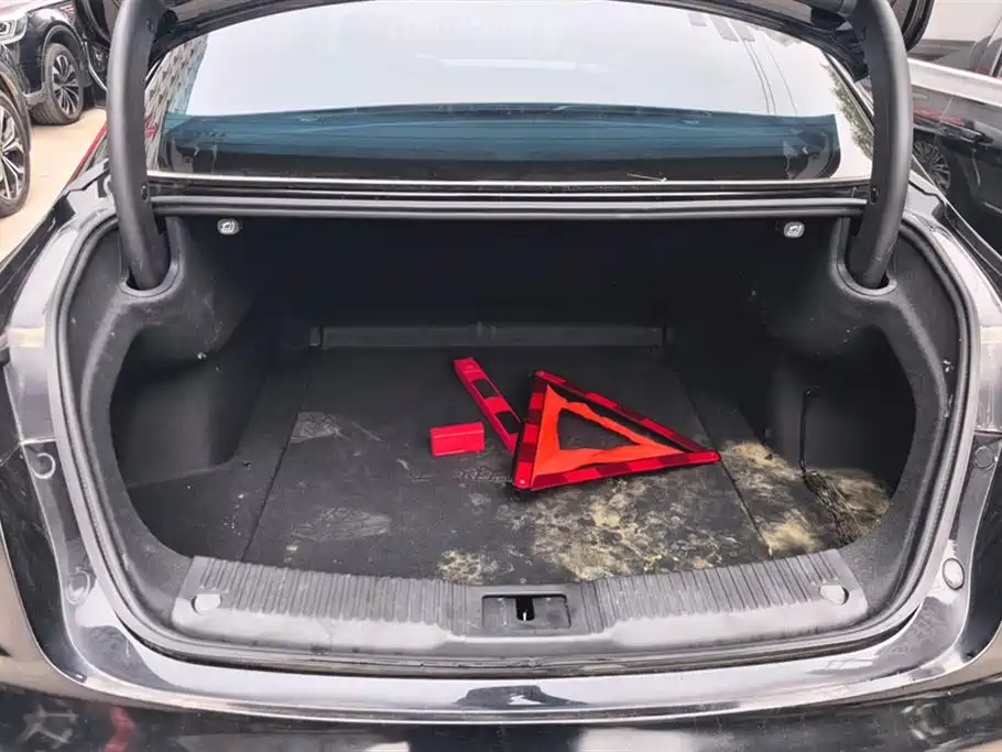 Hongqi H5 2023 model 1.5T DCT Zhilian Flag Rhyme Version