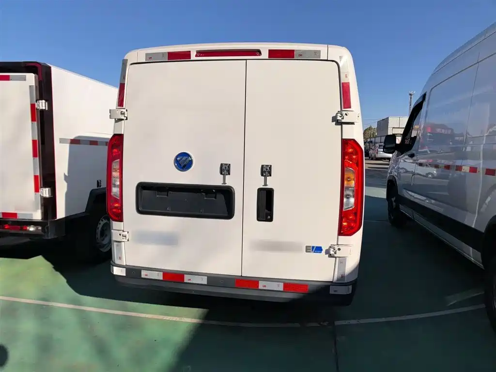 Smart Smurfs E7 2024 facelift pure electric van transporter flat-top 2-seater Eve Lithium energy 41.86kWh