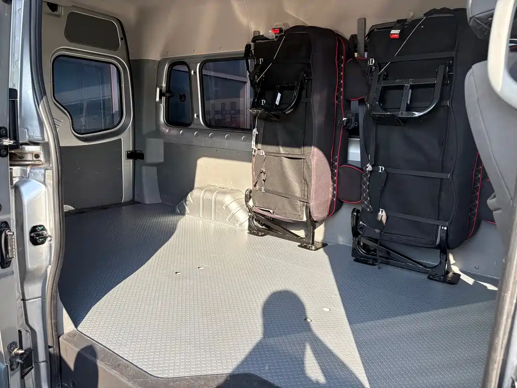 Tuano 2023 2.0T manual Jixiang long axis mid-top rear single tire 7/9 seat