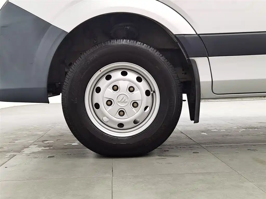 Tuyano 2022 2.0T manual urban version, multi-function short axle, mid-top rear single tire, 5/6/9 seat 4F20TC3