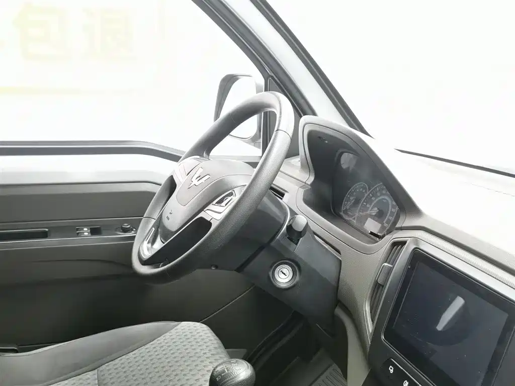 Wuling Rongguang new card 2021 model 1.8L comfortable double-row double-rear wheel LJ479Q6