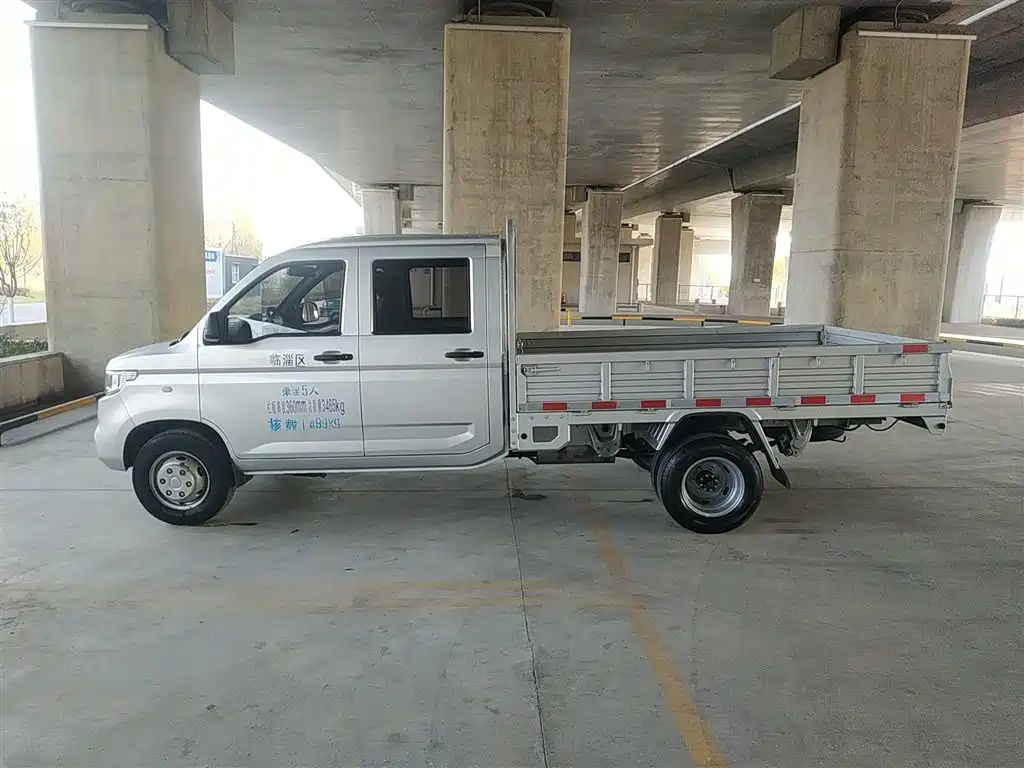 Wuling Rongguang new card 2021 model 1.8L basic double-row double-rear wheel LJ479Q6