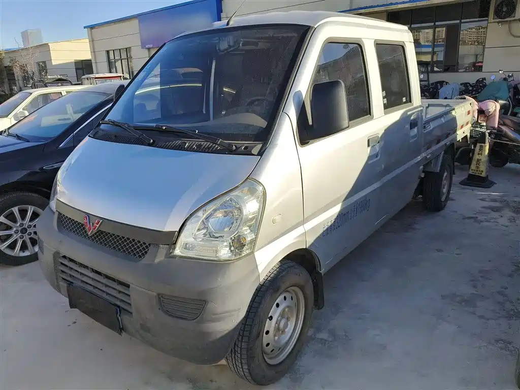Wuling Rongguang small Card 2019 model 1.5L basic Double Row L3C