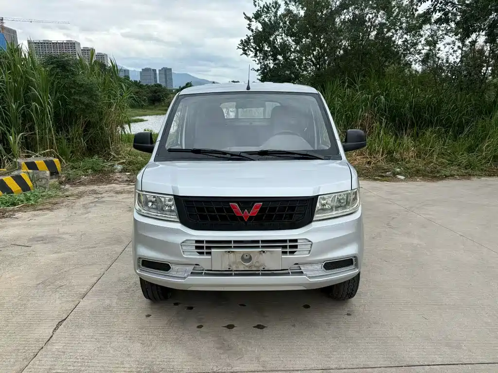 Wuling Rongguang New Card 2019 model 1.8L single row LJ479QE2