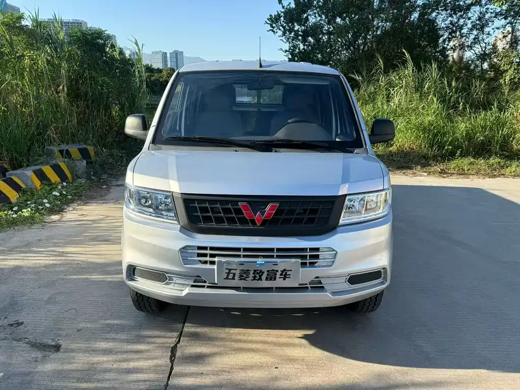Wuling Rongguang New Card 2023 model 1.5L Double Row Basic LAR