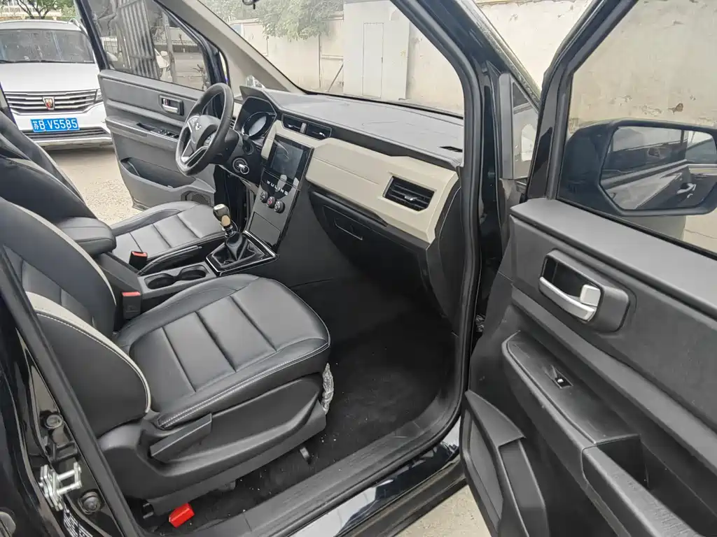 Wuling Hongguang PLUS 2020 1.5L manual Comfortable 7-seater