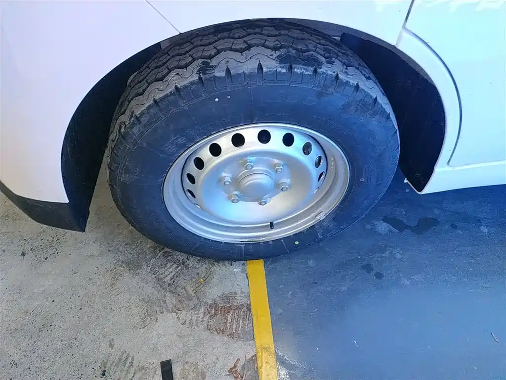 Wuling Yangguang 2024 300km Comfortable Bus version 75kW