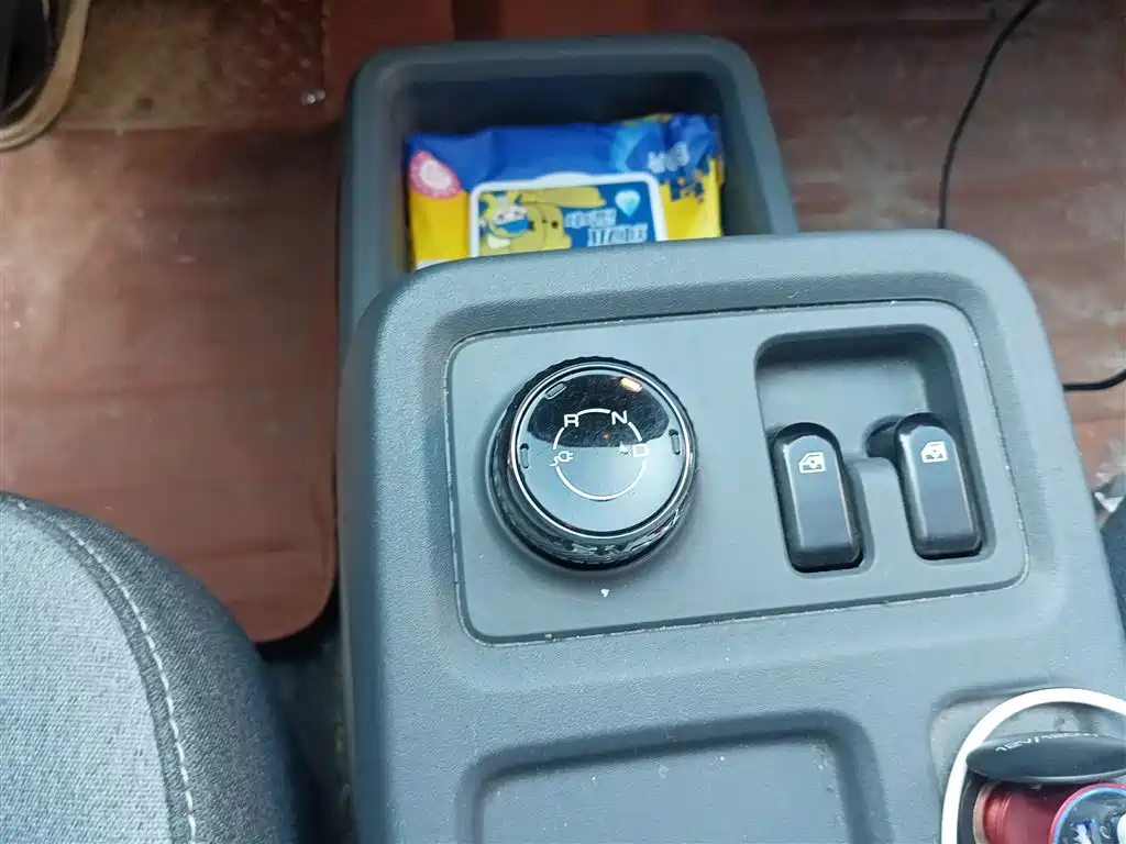 Wuling Yangguang 2024 300km Comfortable Bus version 75kW