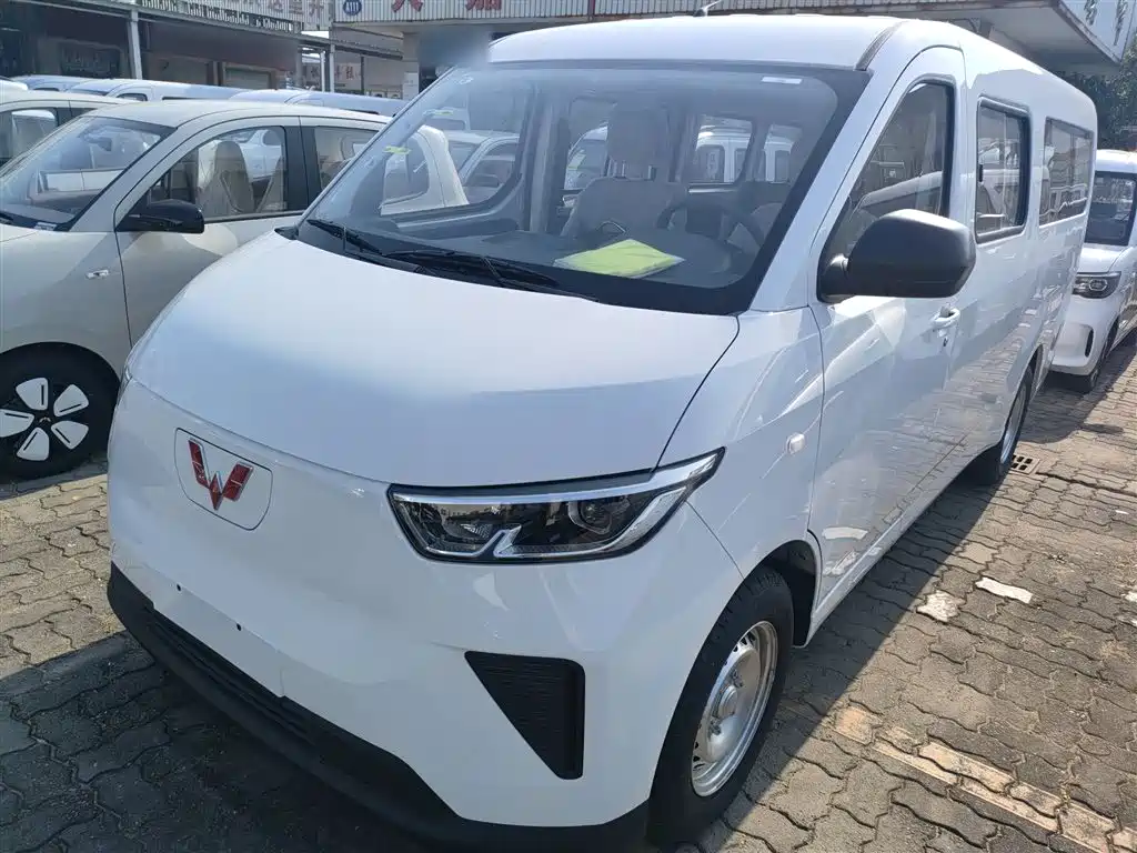 Wuling Yangguang 2024 300km Comfortable Bus version 75kW