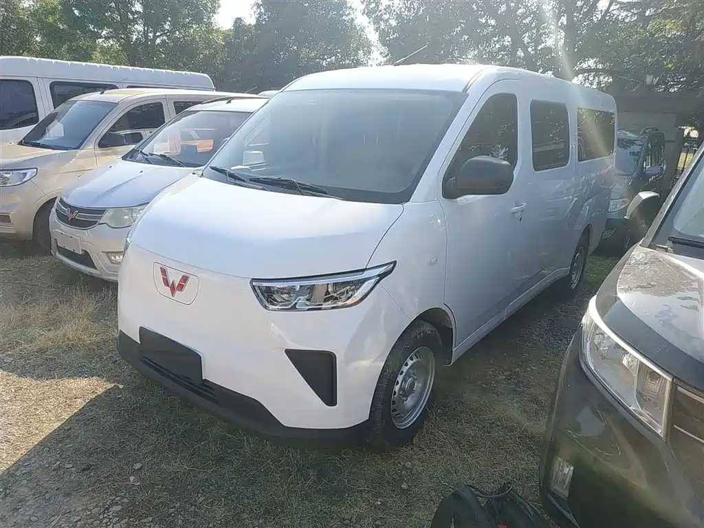 Wuling Yangguang 2024 300km Comfortable Bus version 75kW