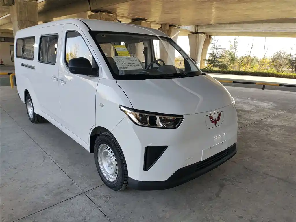 Wuling Yangguang 2024 300km Comfortable Bus version 75kW