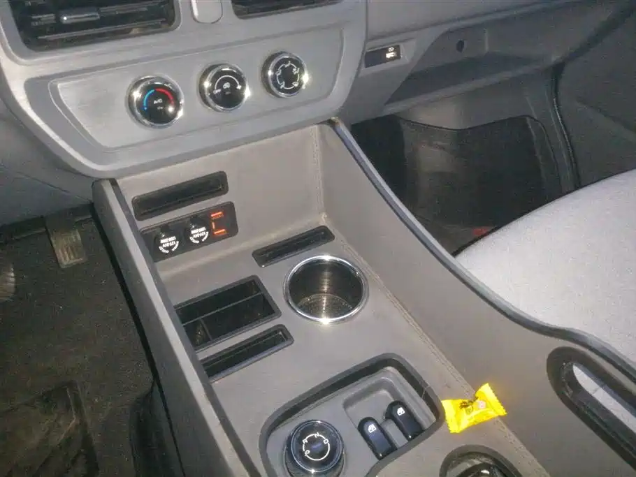 Wuling Yangguang 2024 300km Comfortable Bus version 60kW