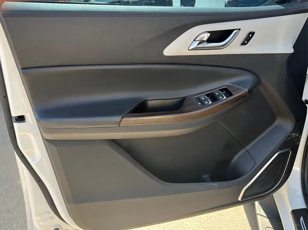 Yuhu 7 2022 2.0T automatic diesel two-wheel drive comfortable long axis