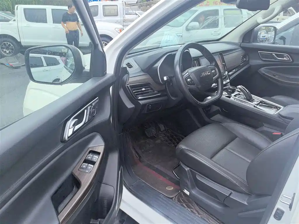 Yuhu 9 2022 2.0T automatic diesel four-wheel drive comfort type