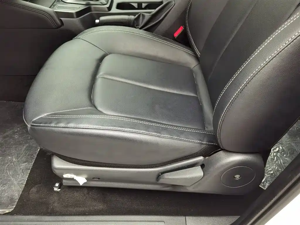 Yuhu 7 2022 2.0T automatic diesel two-wheel drive comfortable long axis