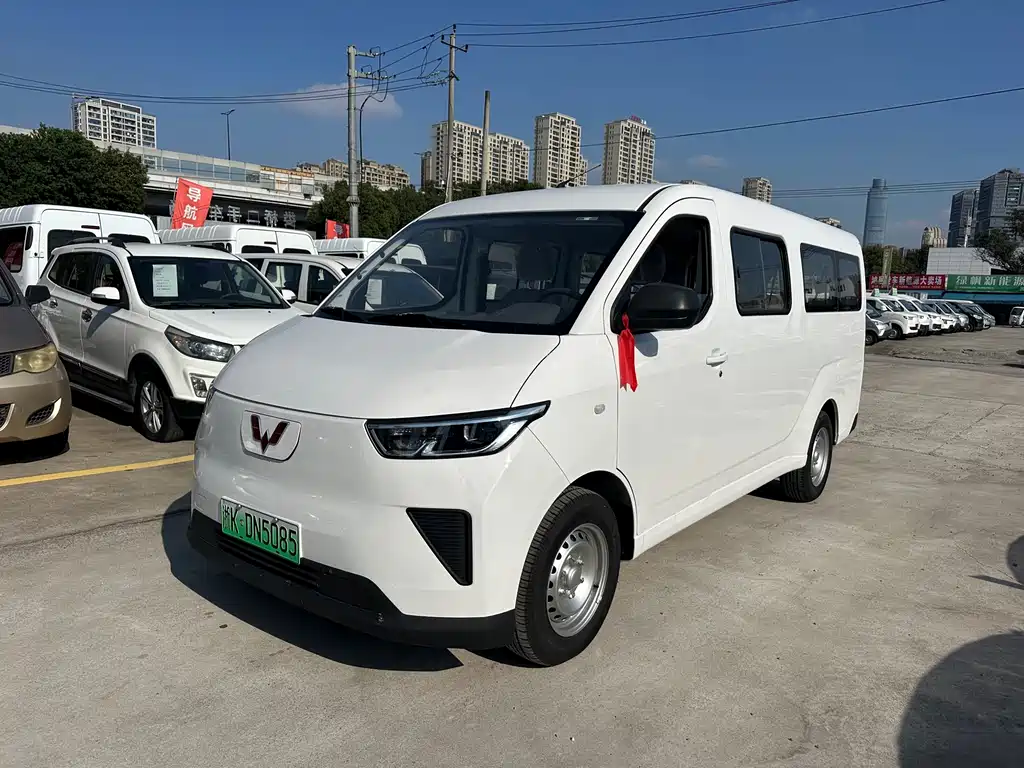 Wuling Yangguang 2024 300km Comfortable Bus version 75kW