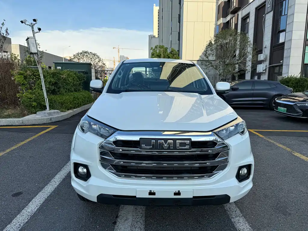 Yuhu 7 2023 2.0T manual diesel four-wheel drive comfortable long-axis flat-bottomed cargo box