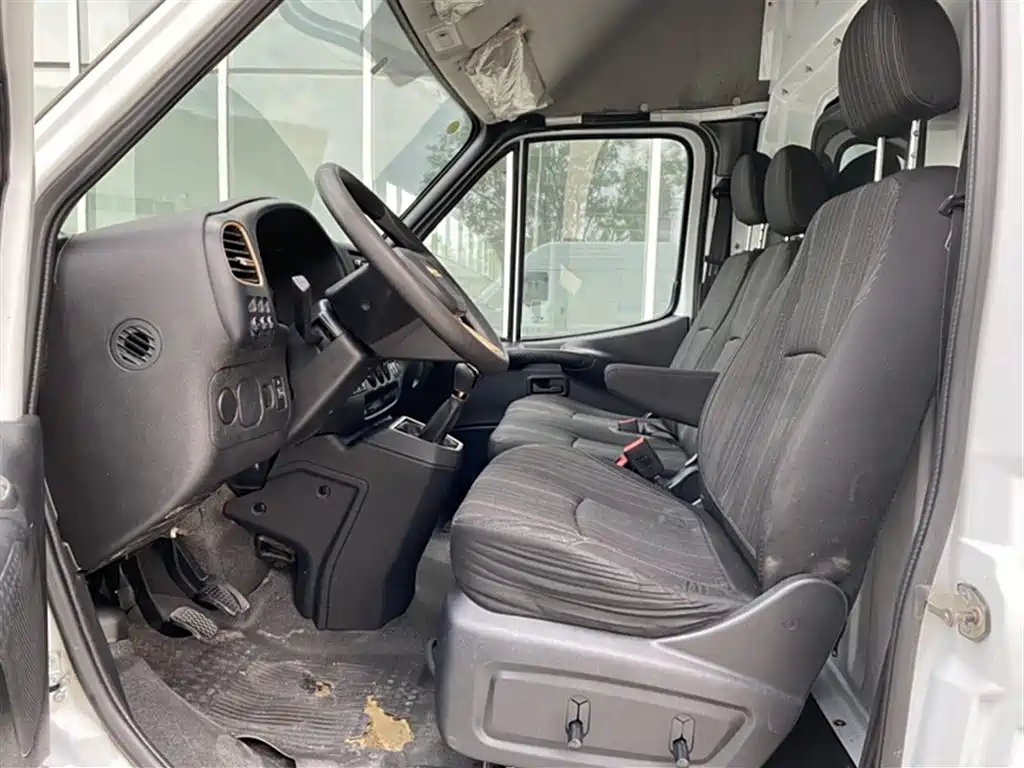 Teshun 2021 2.8T Space King Taurus short-axis mid-high-top 3-seater diesel Country VI JX493