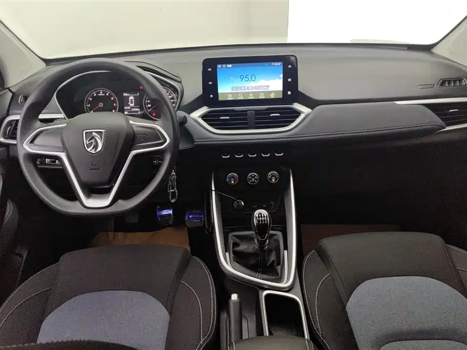 Baojun 530 2019 1.5T manual elite 7-seater National V