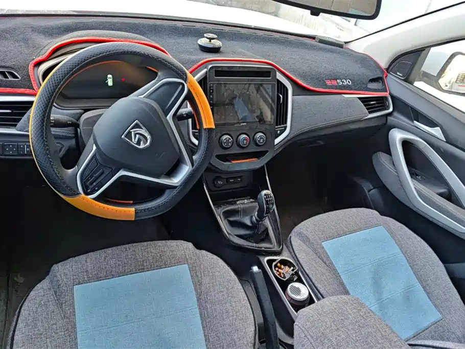 Baojun 530 2020 1.5T manual comfort type 5 seats