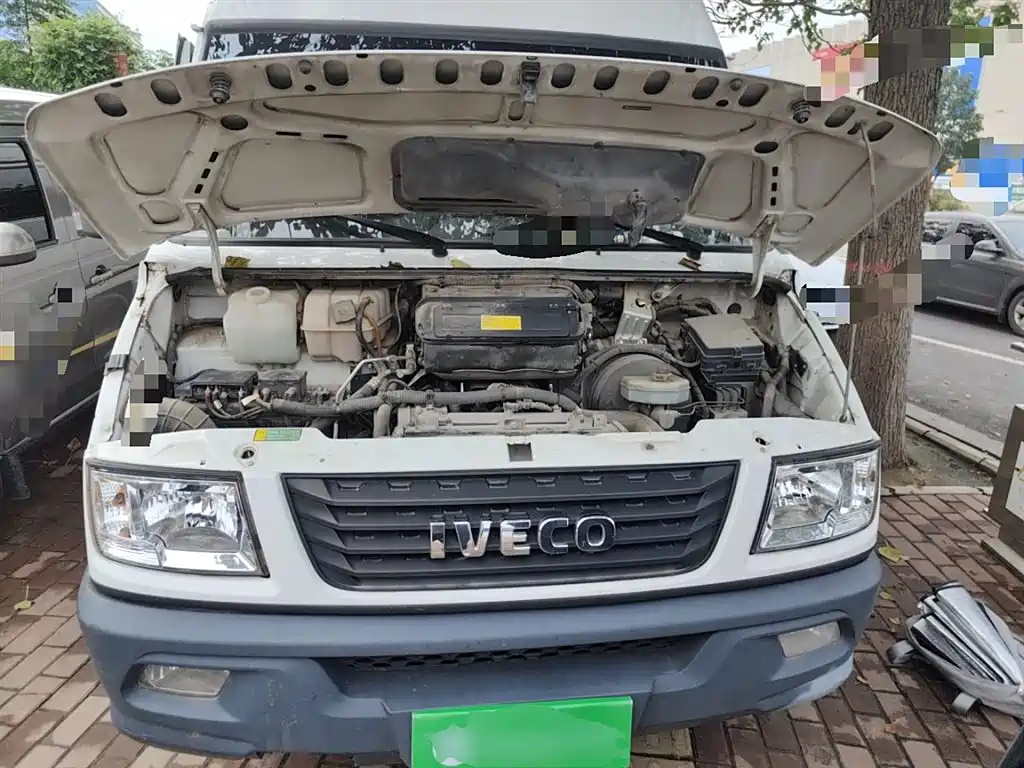 Iveco proud 2020 2.5T A40 bus double tire mid-top 5-9 seat country VI