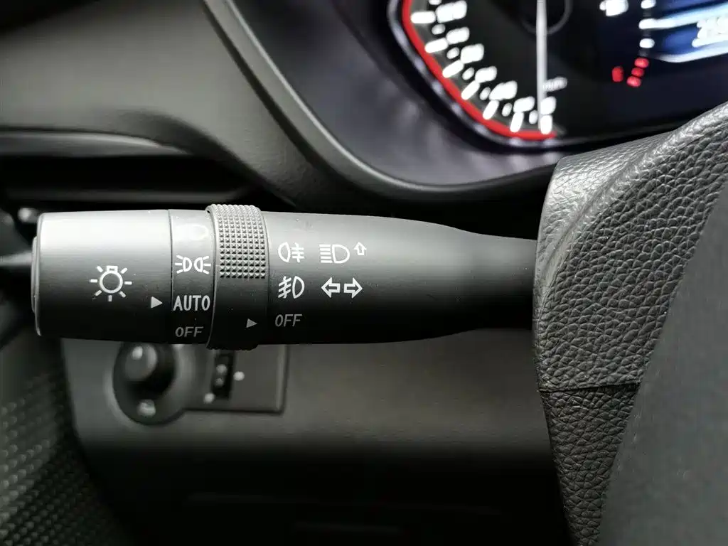 SAIC Maxus D90 Pro 2020 2.0T diesel four-wheel drive Lop Nur Version 6-seater